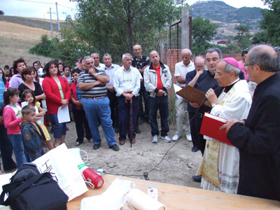 La posa della prima pietra della chiesa dedicata a San Casto