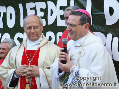 Sua Ecc. Mons. Angelo Amato ed il nostro vescovo Sua Ecc. Mons. Domenico Scotti durante la concelebrazione eucaristica