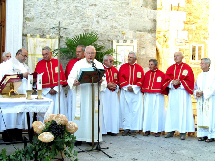 La corona del Rosario più grande del mondo