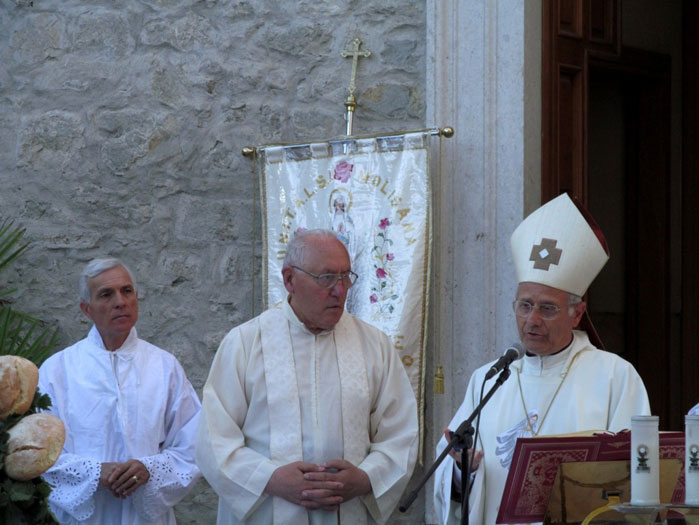 La corona del Rosario più grande del mondo