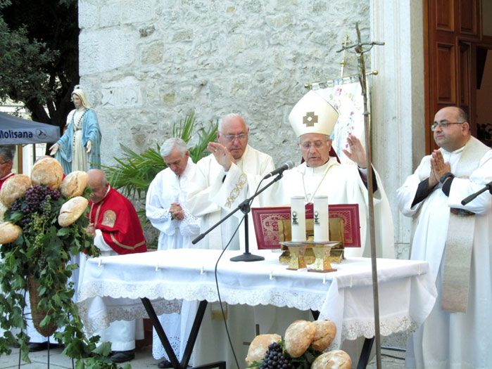 La corona del Rosario più grande del mondo