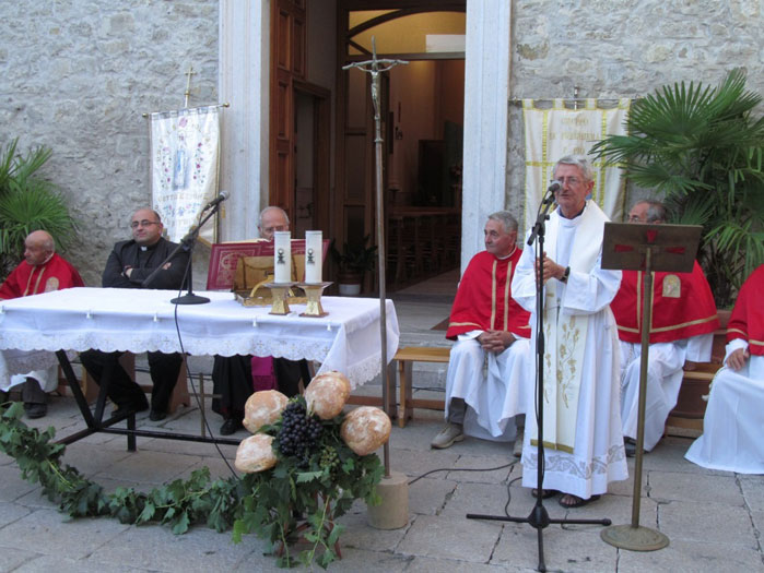 La corona del Rosario più grande del mondo