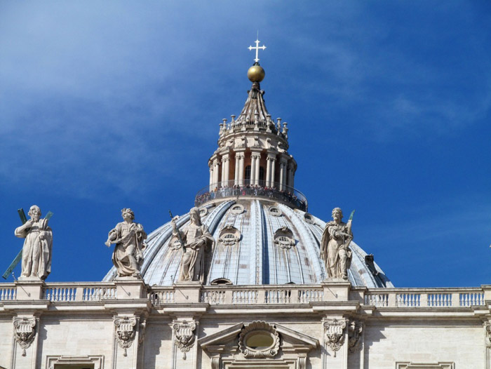 Il Coro della Cattedrale di Trivento ai Musei vaticani insieme a mons. Scotti