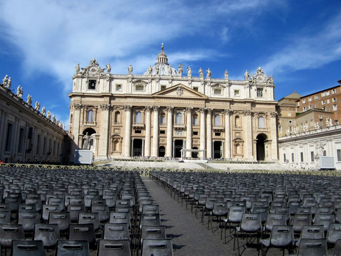 Il Coro della Cattedrale di Trivento ai Musei vaticani insieme a mons. Scotti