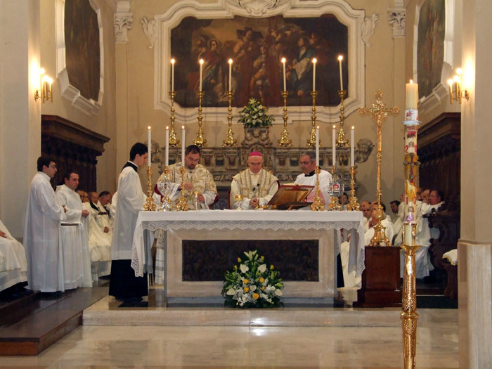 Celebrazione presieduta dall'Arcivescovo Mons. Vincenzo Pelvi, Ordinario Militare emerito