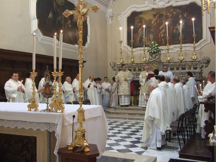 Celebrazione presieduta dall'Arcivescovo Mons. Vincenzo Pelvi, Ordinario Militare emerito