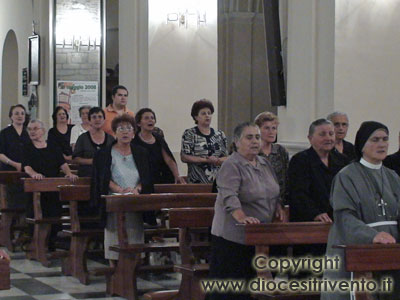 Parziale dei fedeli convenuti nella chiesa Cattedrale