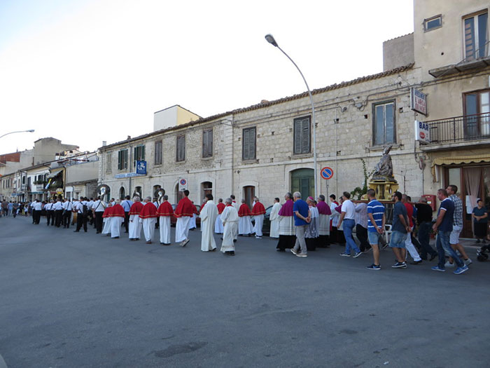 La processione dei Santi Patroni