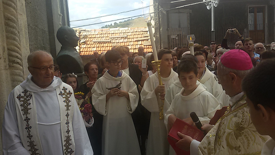 L'inaugurazione del portale di Castiglione Messer Marino