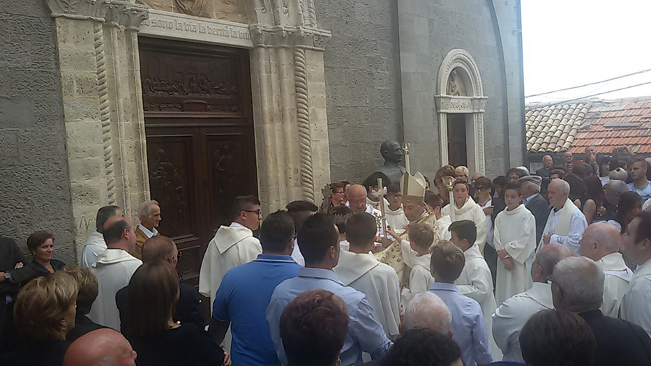 L'inaugurazione del portale di Castiglione Messer Marino