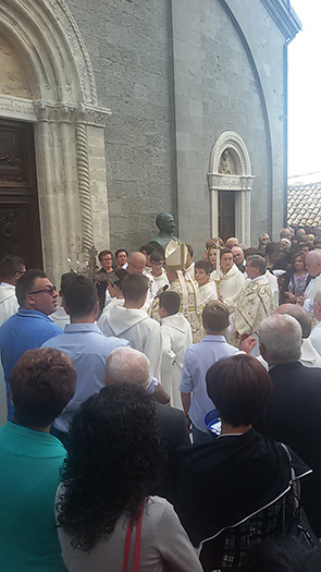 L'inaugurazione del portale di Castiglione Messer Marino