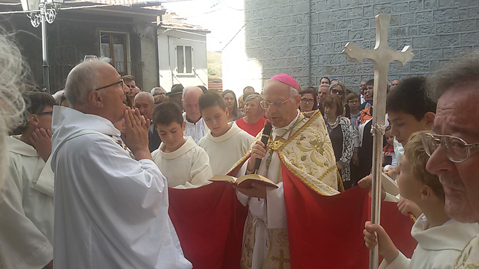 L'inaugurazione del portale di Castiglione Messer Marino