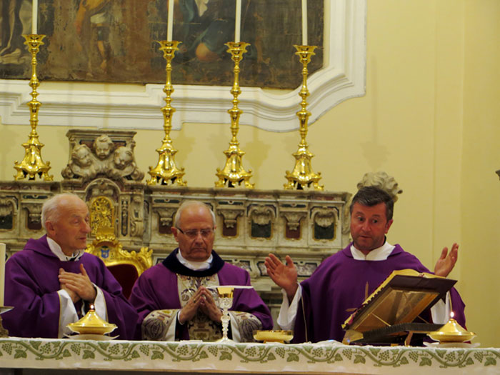 5 Novembre 2015: Santa messa per tutti i Vescovi, i Canonici e Sacerdoti defunti