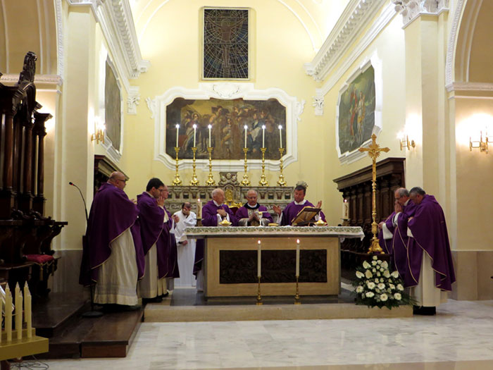 5 Novembre 2015: Santa messa per tutti i Vescovi, i Canonici e Sacerdoti defunti