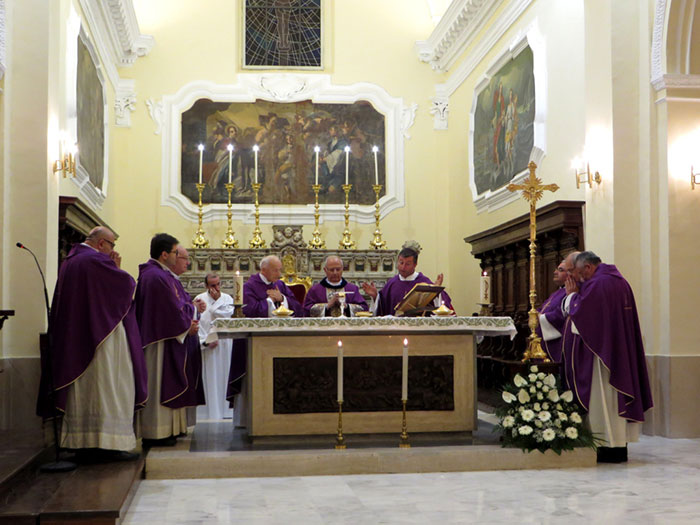 5 Novembre 2015: Santa messa per tutti i Vescovi, i Canonici e Sacerdoti defunti