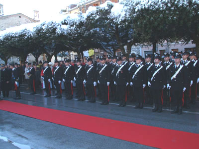 Il plotone dei Carabinieri schierato per rendere gli onori militari