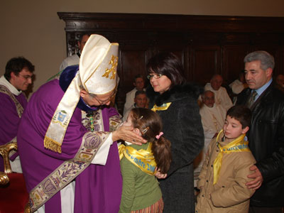 La famiglia De Pasquale rende l’obbedienza al Vescovo a nome di tutte le famiglie della diocesi