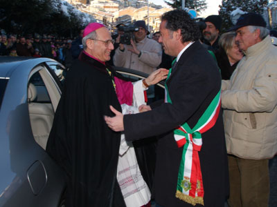 Il sindaco della città accoglie il Vescovo