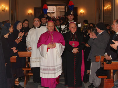 L’ingresso nella Cattedrale insieme con l’Amministratore Apostolico Mons. Antonio Santucci