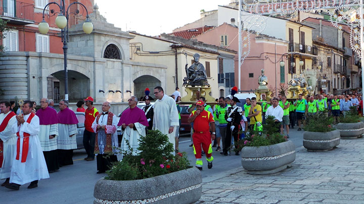 La processione dei Santi Patroni 2017