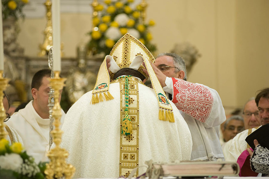 Ingresso in Diocesi del Vescovo Claudio Palumbo: l'arrivo in Cattedrale