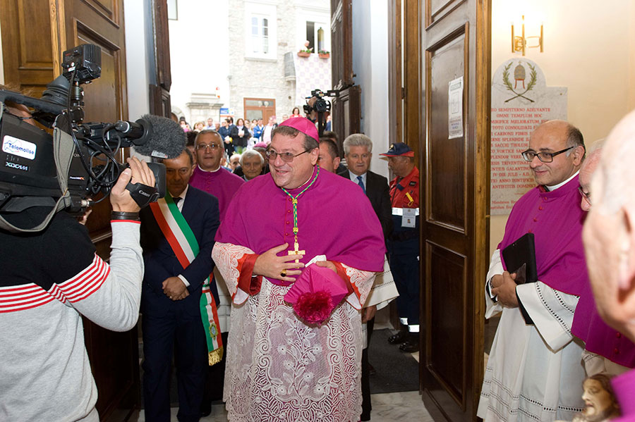 Ingresso in Diocesi del Vescovo Claudio Palumbo: l'arrivo in Cattedrale