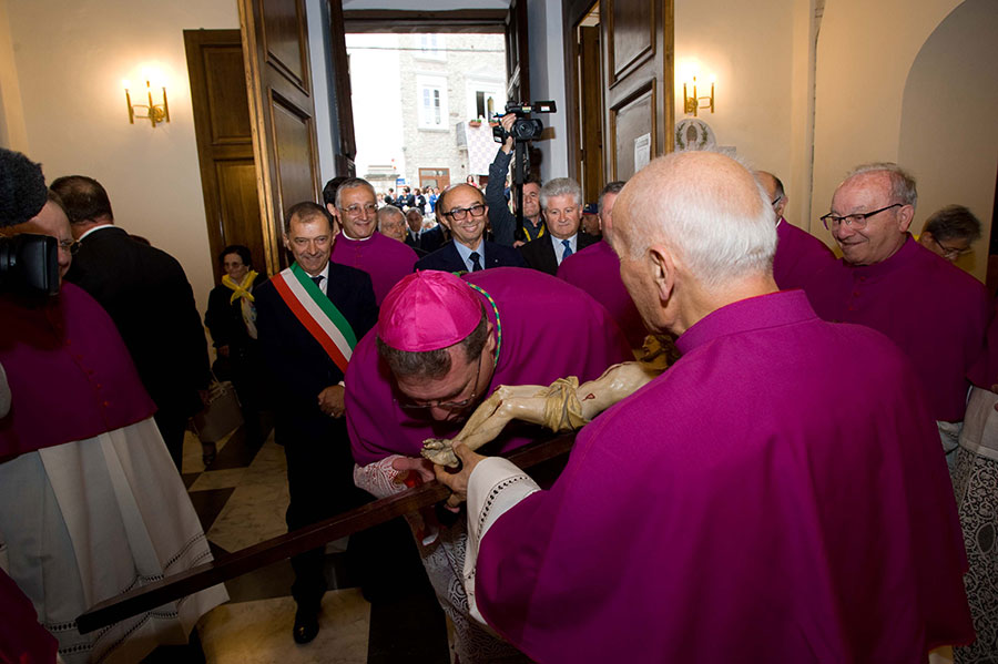 Ingresso in Diocesi del Vescovo Claudio Palumbo: l'arrivo in Cattedrale