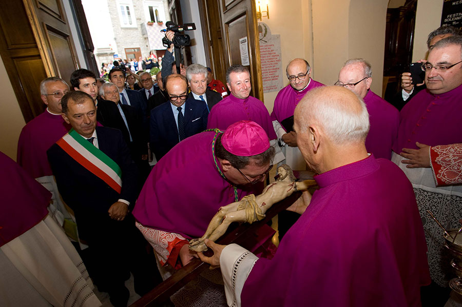 Ingresso in Diocesi del Vescovo Claudio Palumbo: l'arrivo in Cattedrale