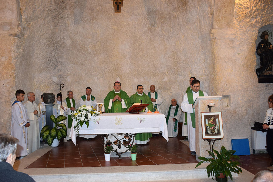 Il nuovo parroco di Pietracupa don Simone Iocca