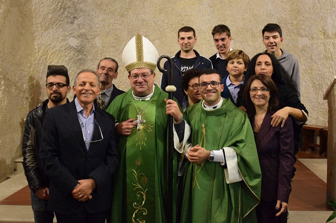 Il nuovo parroco di Pietracupa don Simone Iocca
