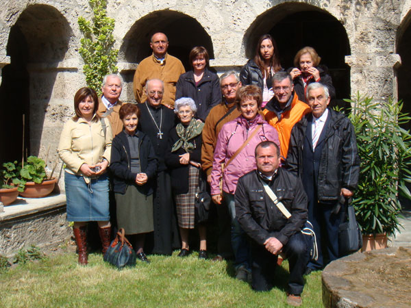 Foto di gruppo al chiostro dell'abbazia di S. Maurice