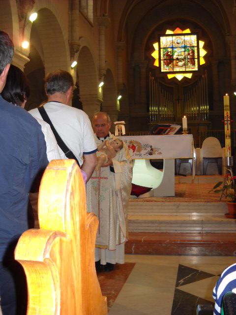 Un momento della Messa nella Chiesa di Santa Caterina, dove solennemente si è pregato per le vocazioni sul luogo della nascita di Gesù Cristo