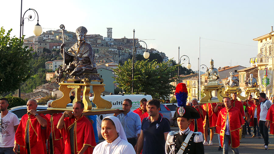 La processione dei Santi Patroni