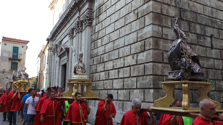 La processione dei Santi Patroni