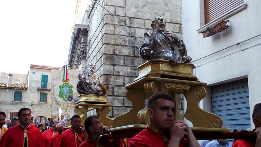 La processione dei Santi Patroni