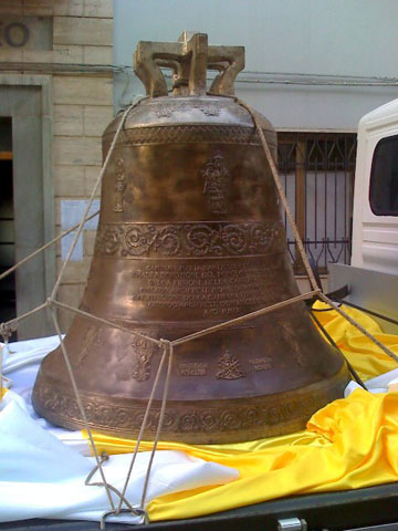 Le immagini della benedizione della campana Maria SS. delle Grazie da parte del Santo Padre