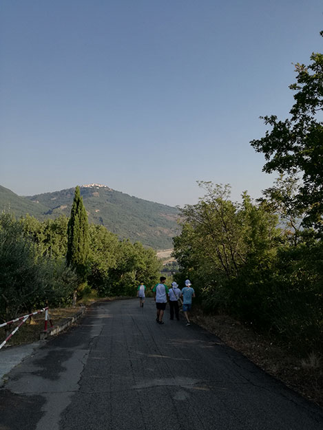I giovani in cammino verso Montefalcone del Sannio
