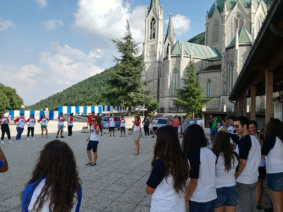 I giovani delle quattro diocesi molisane fanno tra loro conoscenza mediante diverse attività di gruppo.