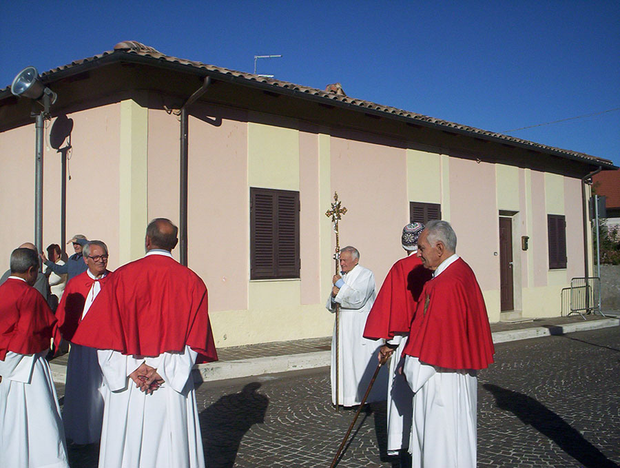 Il funerale di mons. Santucci
