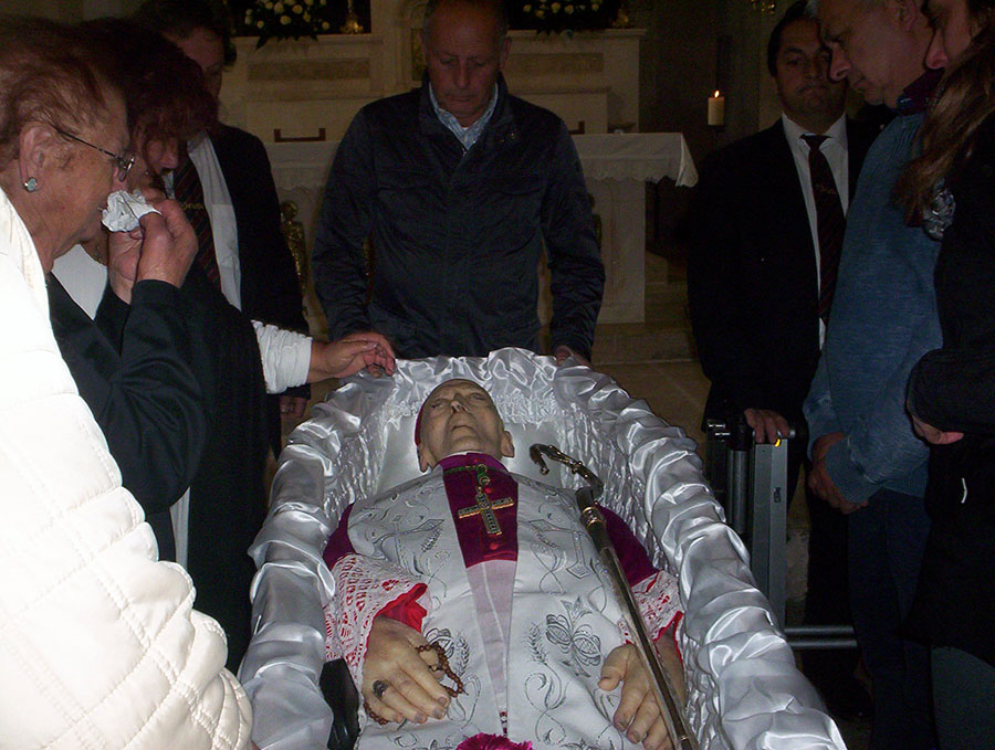 Il funerale di mons. Santucci