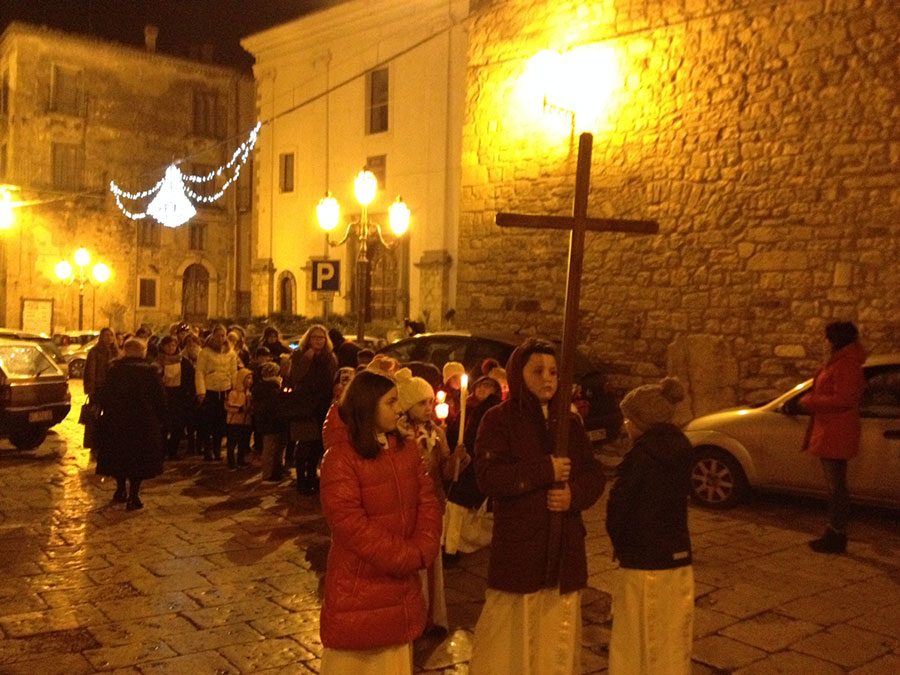 Gli auguri di Natale dei bambini di Trivento al Vescovo Claudio