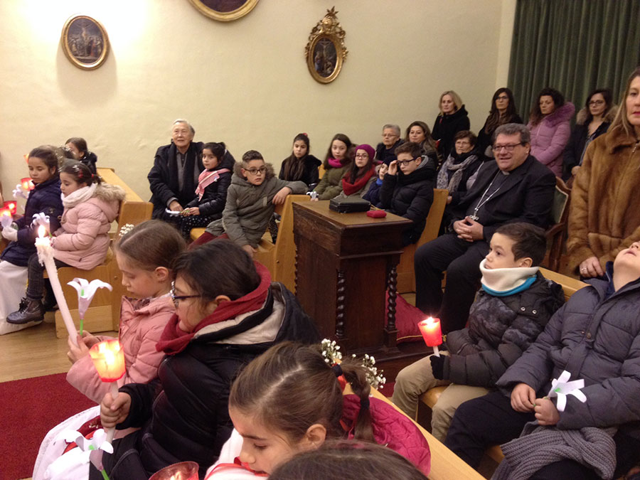 Gli auguri di Natale dei bambini di Trivento al Vescovo Claudio