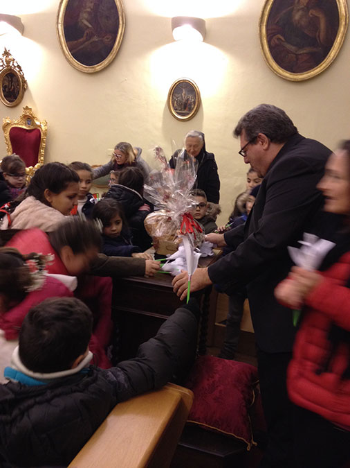 Gli auguri di Natale dei bambini di Trivento al Vescovo Claudio