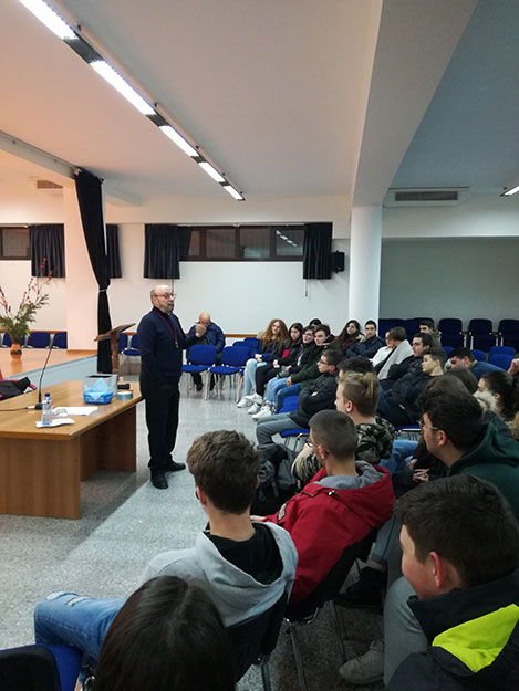 Padre Ernesto Della Corte incontra i giovani della Diocesi