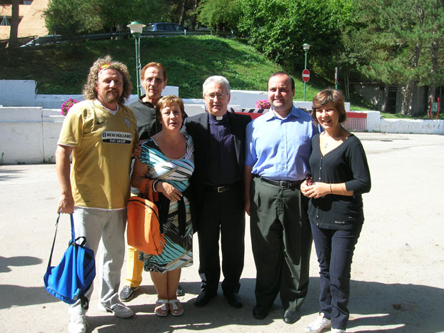 Le famiglie Carlomagno e D'Agnillo con Don.Giuseppe Di Virgilio
