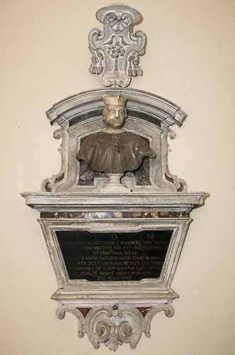 Monumento sepolcrale e lapide di mons. Tortorelli