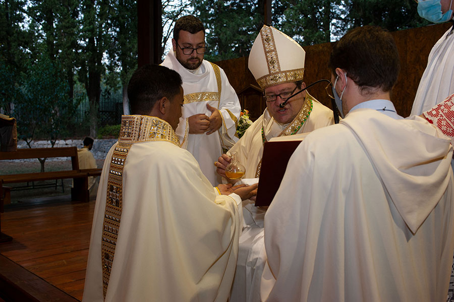 Ordinazione sacerdotale di Padre Adrien