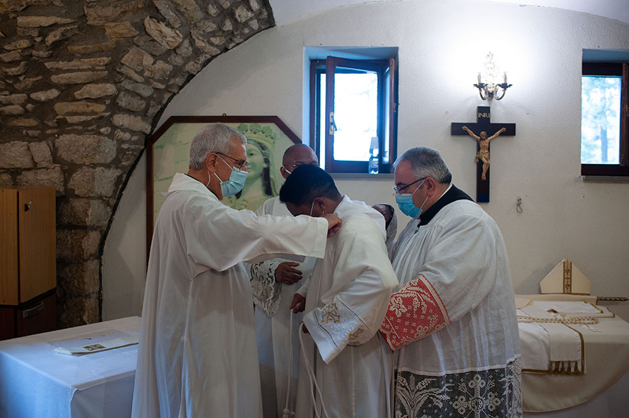 Ordinazione sacerdotale di Padre Adrien