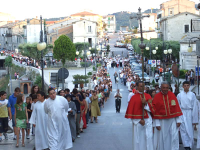 Un'immagine suggestiva del lunghissimo corteo