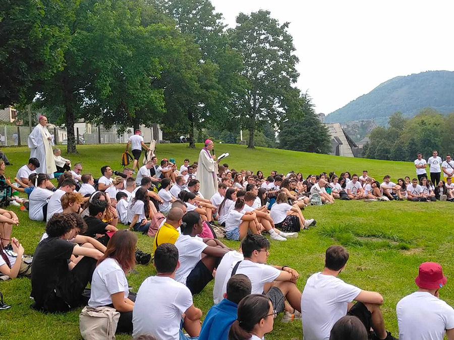 La carovana Abruzzese-Molisana di circa 400 giovani stamattina è arrivata a Lourdes
